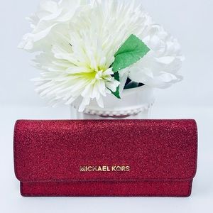 🔽Michael kors giftables flat wallet cranberry new